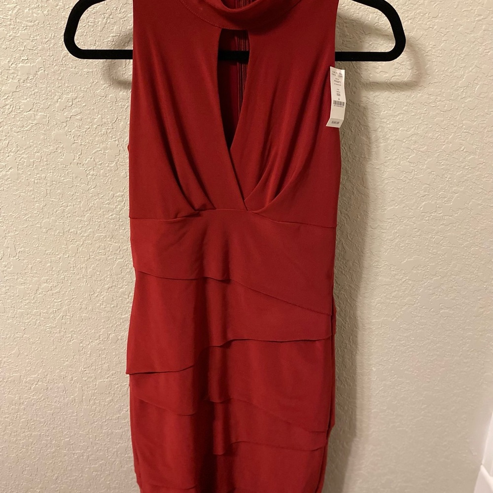 Slimming body con White House Black Market dress